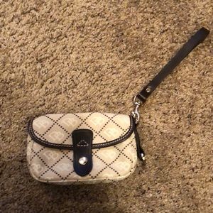 Classic NWOT Dooney and Bourke Wristlet